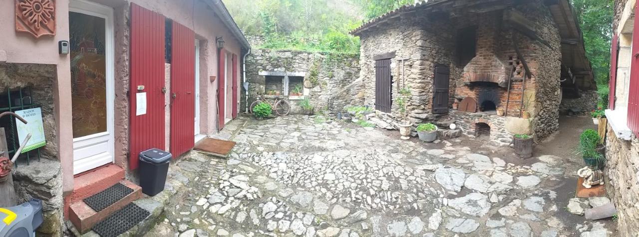 Cedres Bleus De Joany Chez Nathalie Hotel Viviez Bagian luar foto