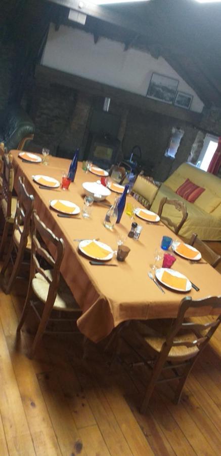 Cedres Bleus De Joany Chez Nathalie Hotel Viviez Bagian luar foto