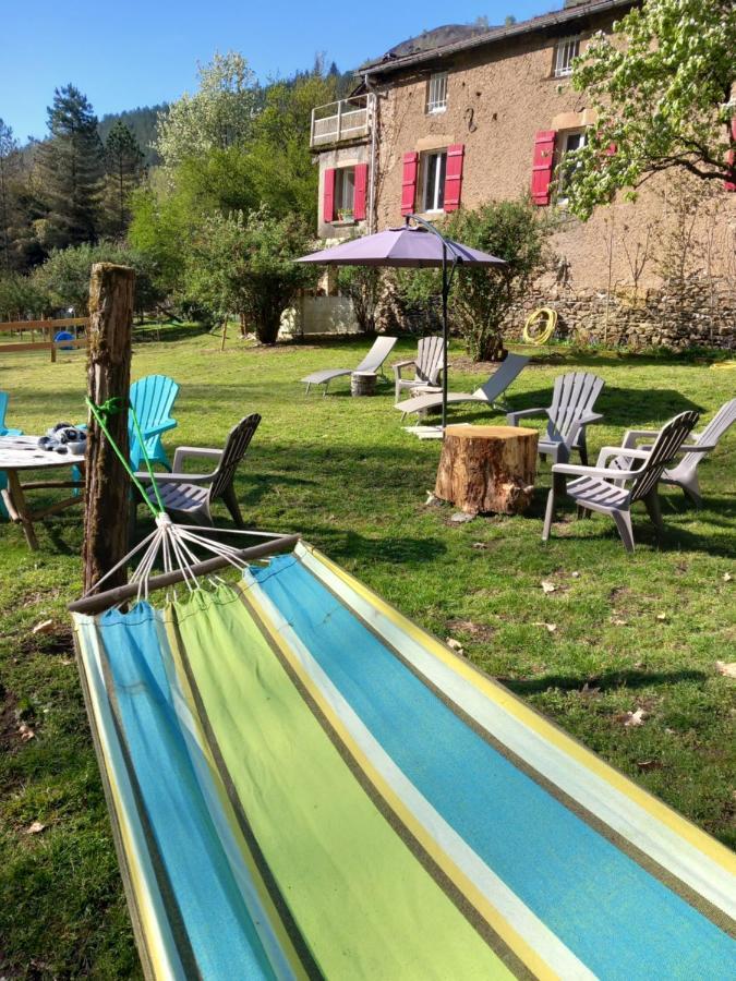 Cedres Bleus De Joany Chez Nathalie Hotel Viviez Bagian luar foto