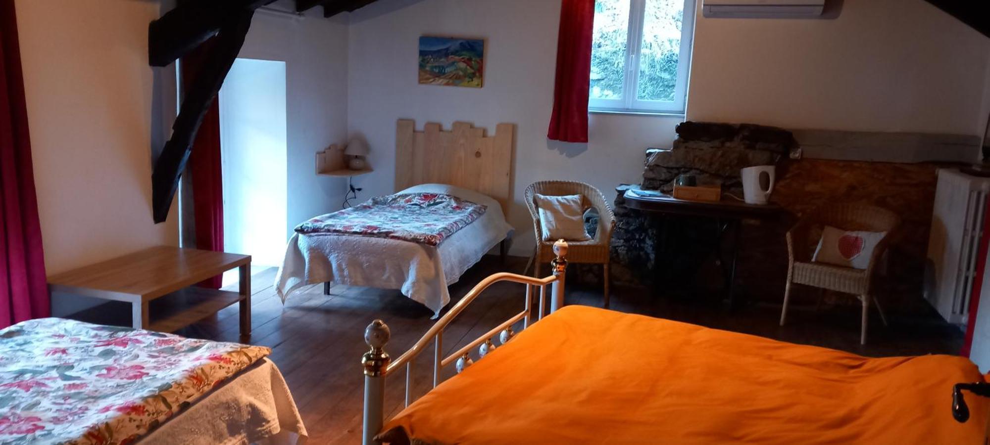 Cedres Bleus De Joany Chez Nathalie Hotel Viviez Bagian luar foto